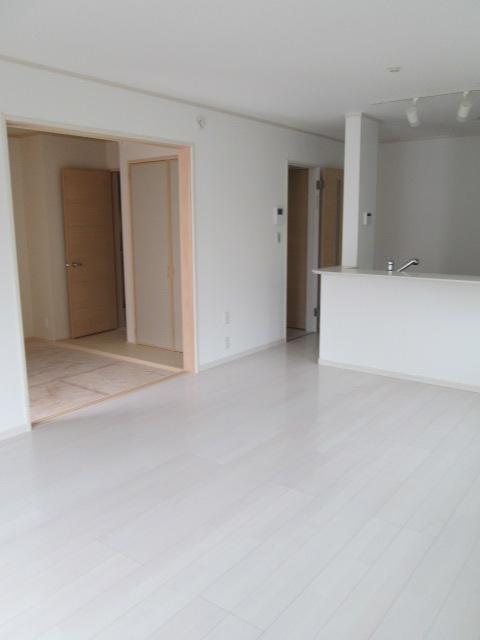 Same specifications photos (living). Seller enforcement example