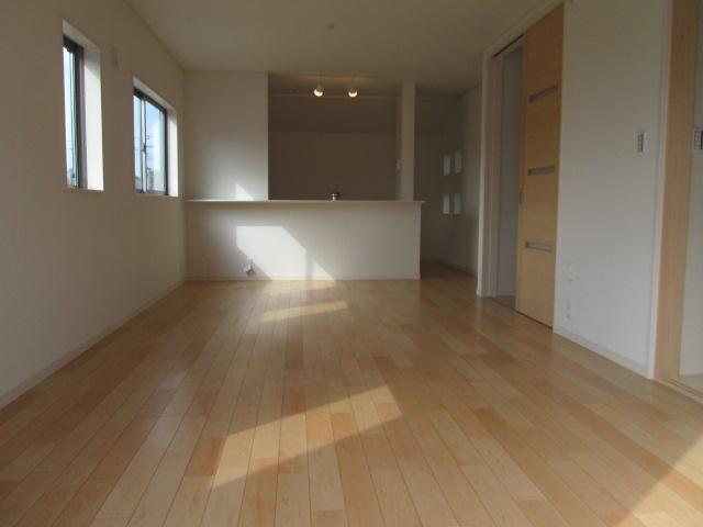 Same specifications photos (living). Seller enforcement example