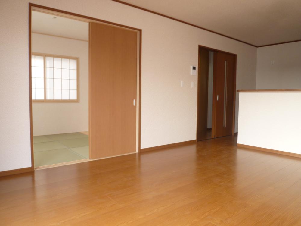 Same specifications photos (living). Seller construction cases