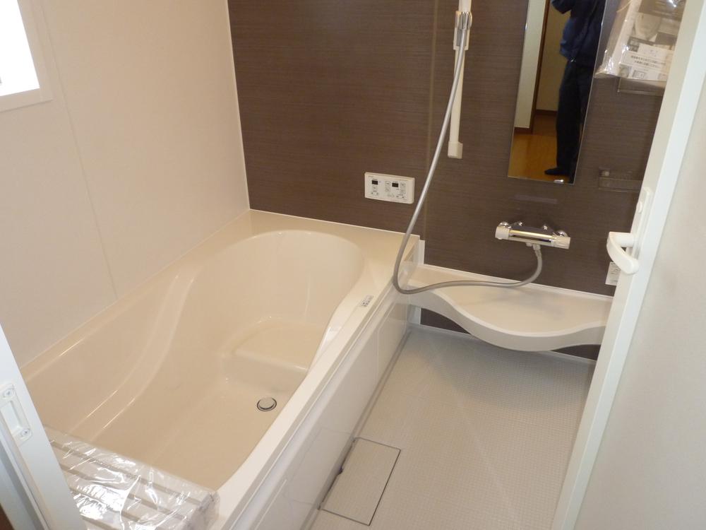 Same specifications photo (bathroom). Seller construction cases