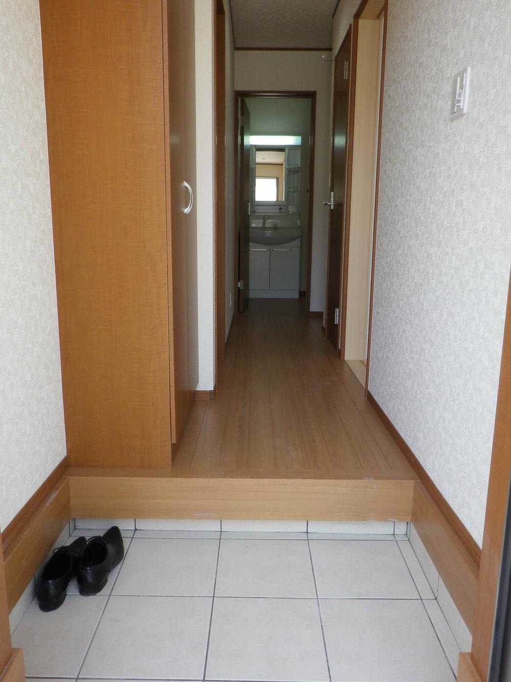 Entrance. Seller construction cases