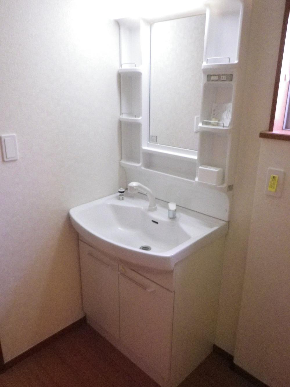 Wash basin, toilet. Seller construction cases