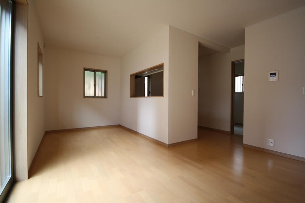 Same specifications photos (living). Seller construction cases