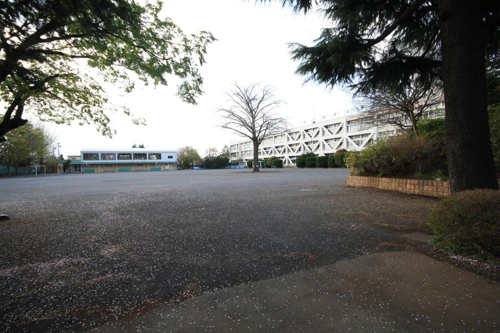 Primary school. Higashiyamato stand up to the first elementary school 523m