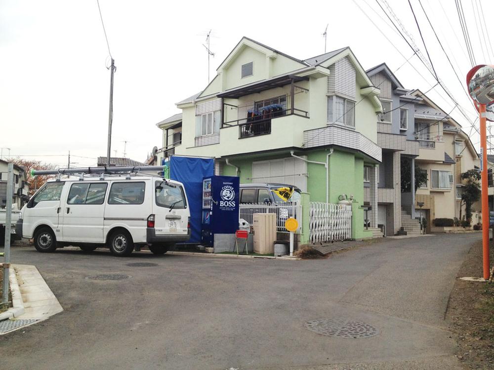 Local photos, including front road. Local (11 May 2013) Shooting