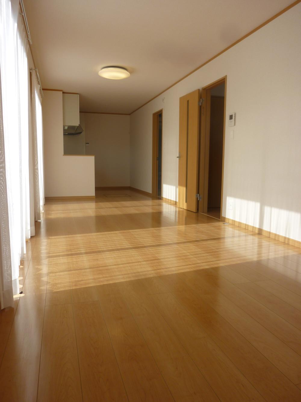 Same specifications photos (living). Seller construction cases