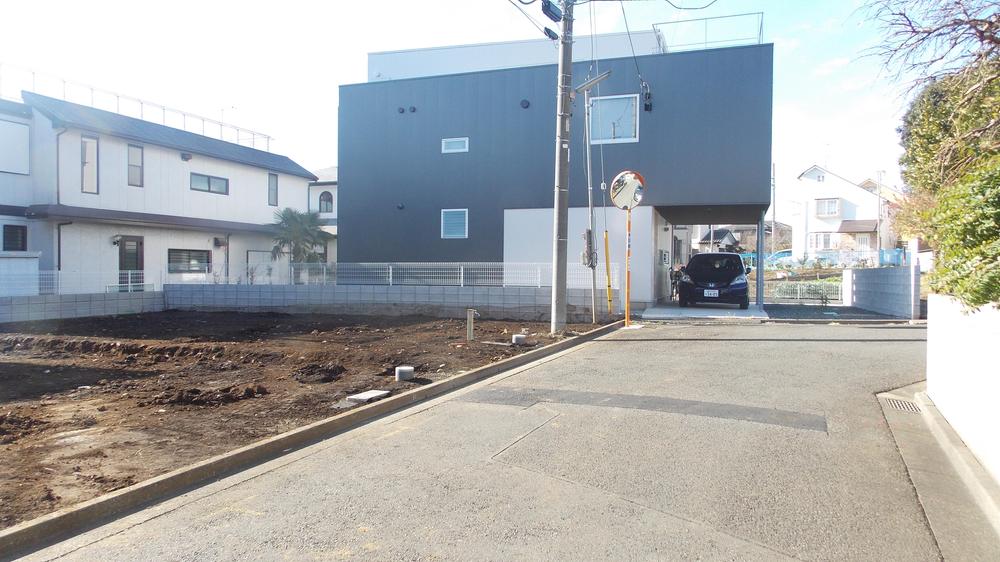 Local photos, including front road. Local shooting