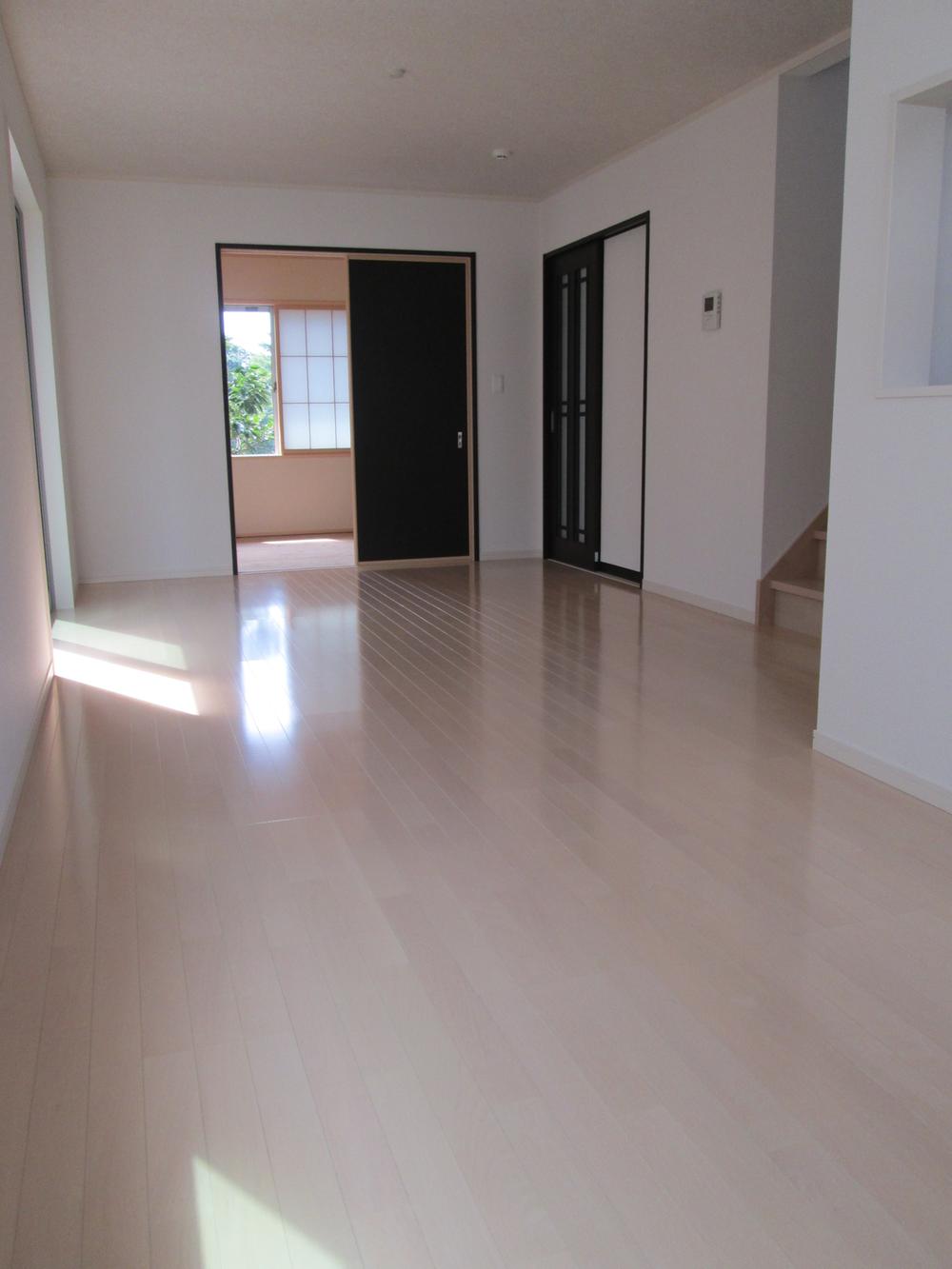 Same specifications photos (living). Seller construction cases