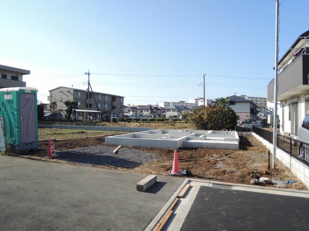 Local photos, including front road. Local (11 May 2013) Shooting