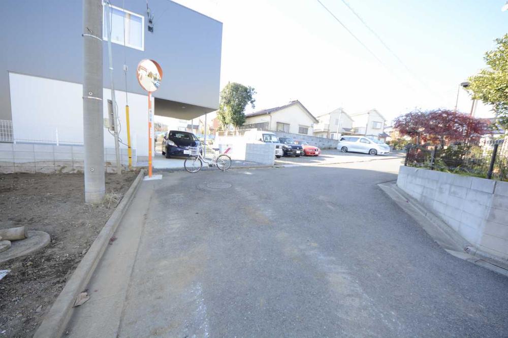 Local photos, including front road. Local (November 30, 2013) Shooting