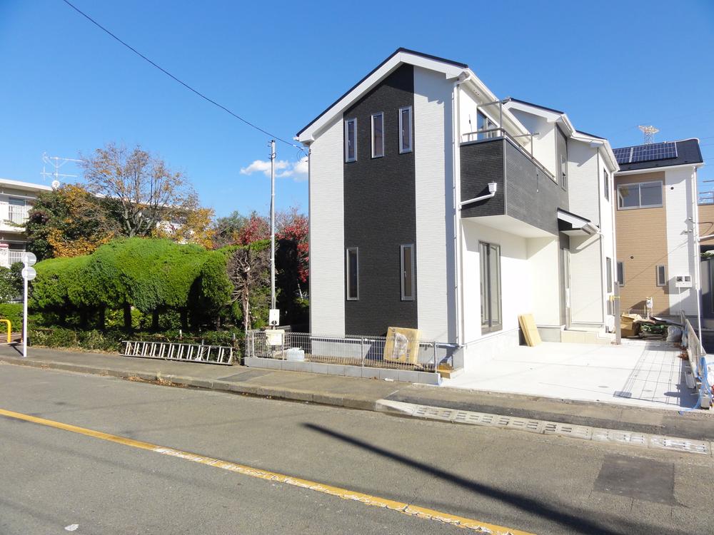 Local photos, including front road. Local (11 May 2013) shooting 1 Building There is a feeling of opening because the north side promenade! 