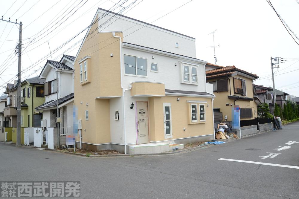 Local photos, including front road. Local (August 2013) has been shooting completed