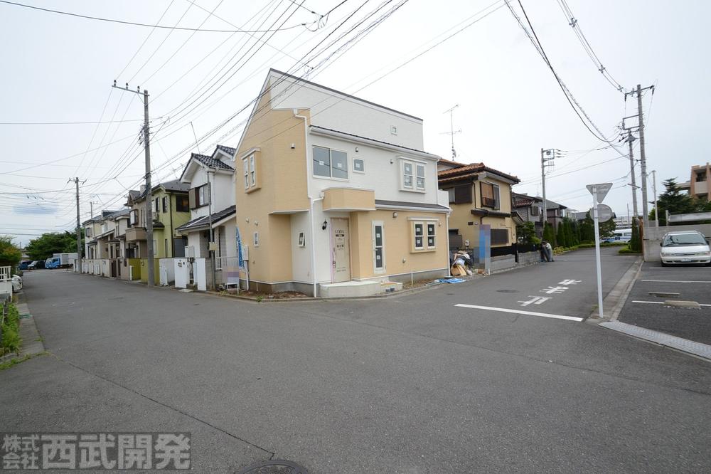 Local photos, including front road. Local (August 2013) Shooting It was completed