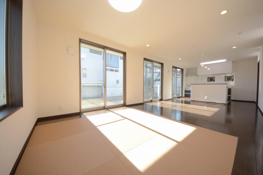 Living. Spacious 20 Pledge LDK! Lighting of pat in one window 3 sweep ☆  4.5 Pledge also takes place in the tatami corner. Indoor (11 May 2013) Shooting