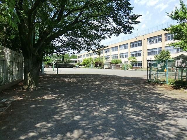 Primary school. Higashiyamato Municipal eighth to elementary school 588m