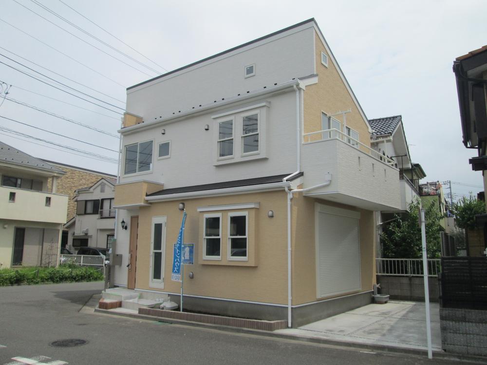 Local appearance photo. Car space on the south side