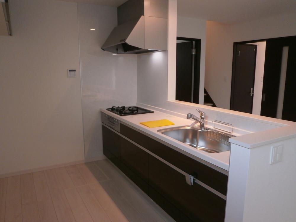 Same specifications photo (kitchen). Seller construction cases