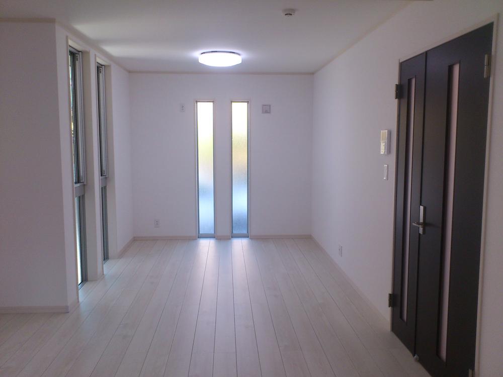 Same specifications photos (living). Seller construction cases