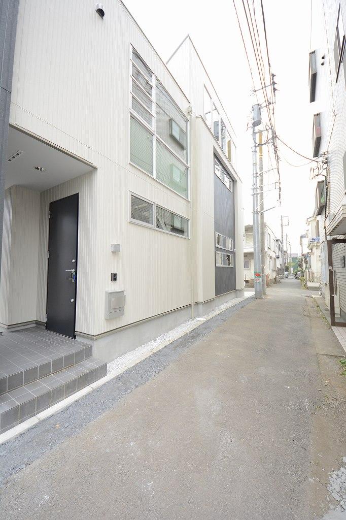 Local photos, including front road. South road