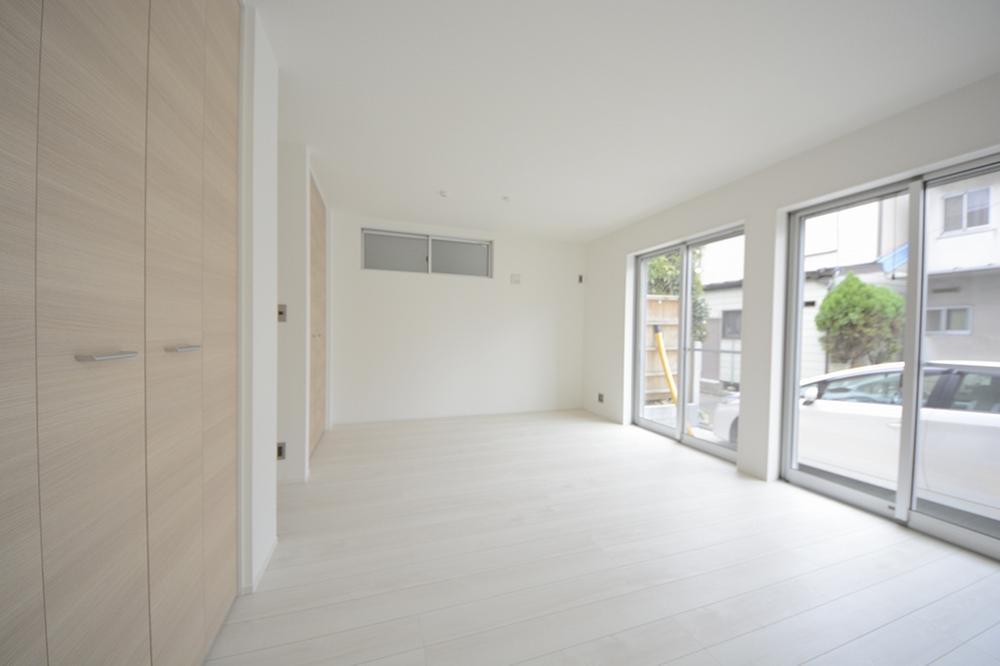 Non-living room. 2-door, one-room, which is in accordance with the change of lifestyle