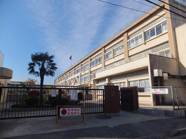 Primary school. Higashiyamato stand up to the second elementary school 369m