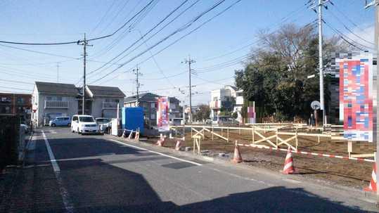 Local photos, including front road. Frontal road