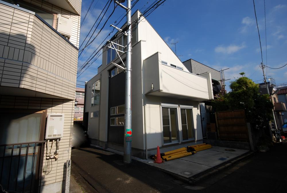 Local appearance photo. Local (11 May 2013) Shooting