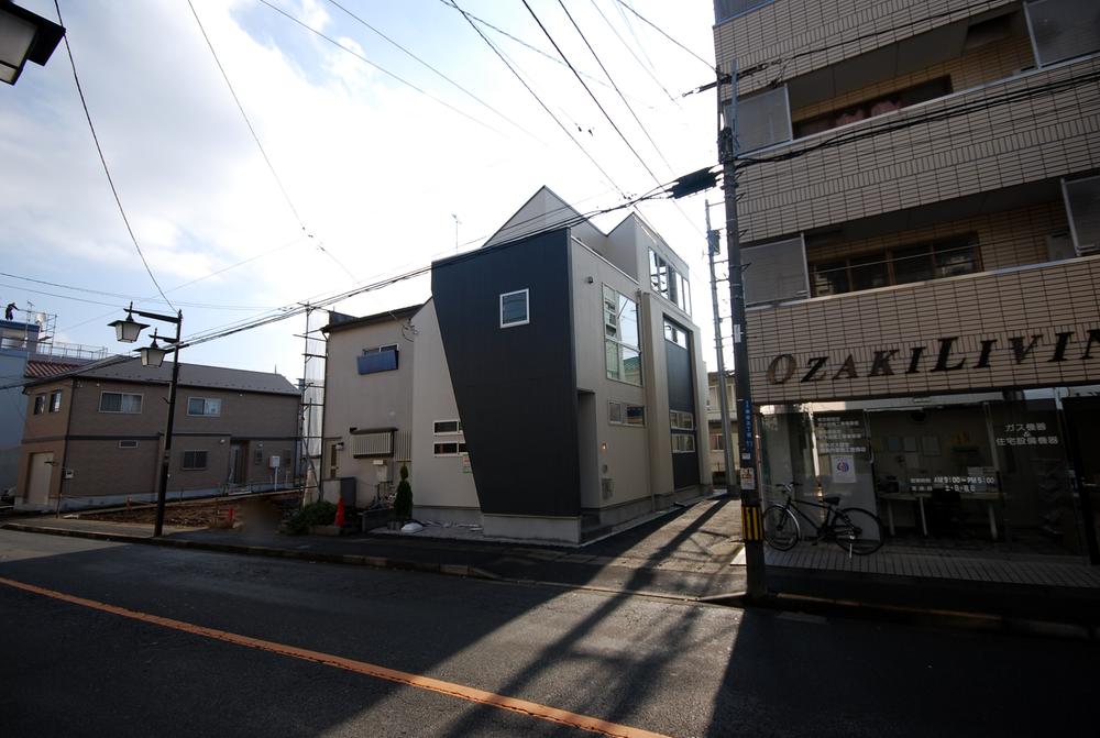 Local photos, including front road. Local (11 May 2013) Shooting