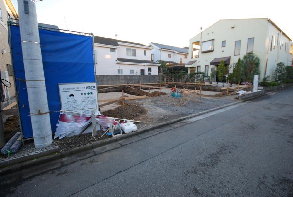 Local photos, including front road. Local (11 May 2013) Shooting