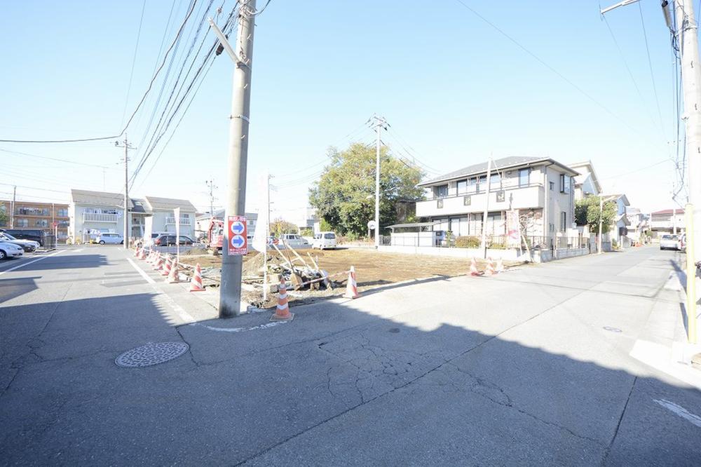 Local photos, including front road. From the southeast side Local (11 May 2013) Shooting