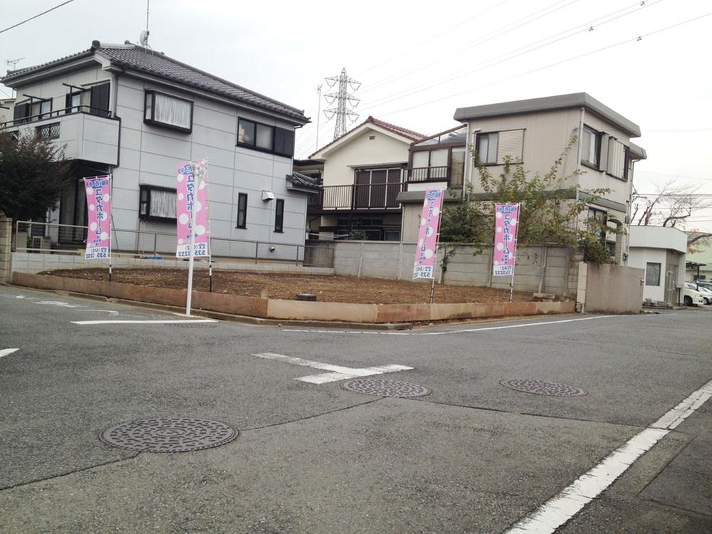 Local photos, including front road. Local (11 May 2013) Shooting