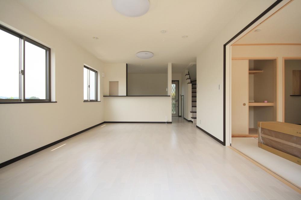 Same specifications photos (living)