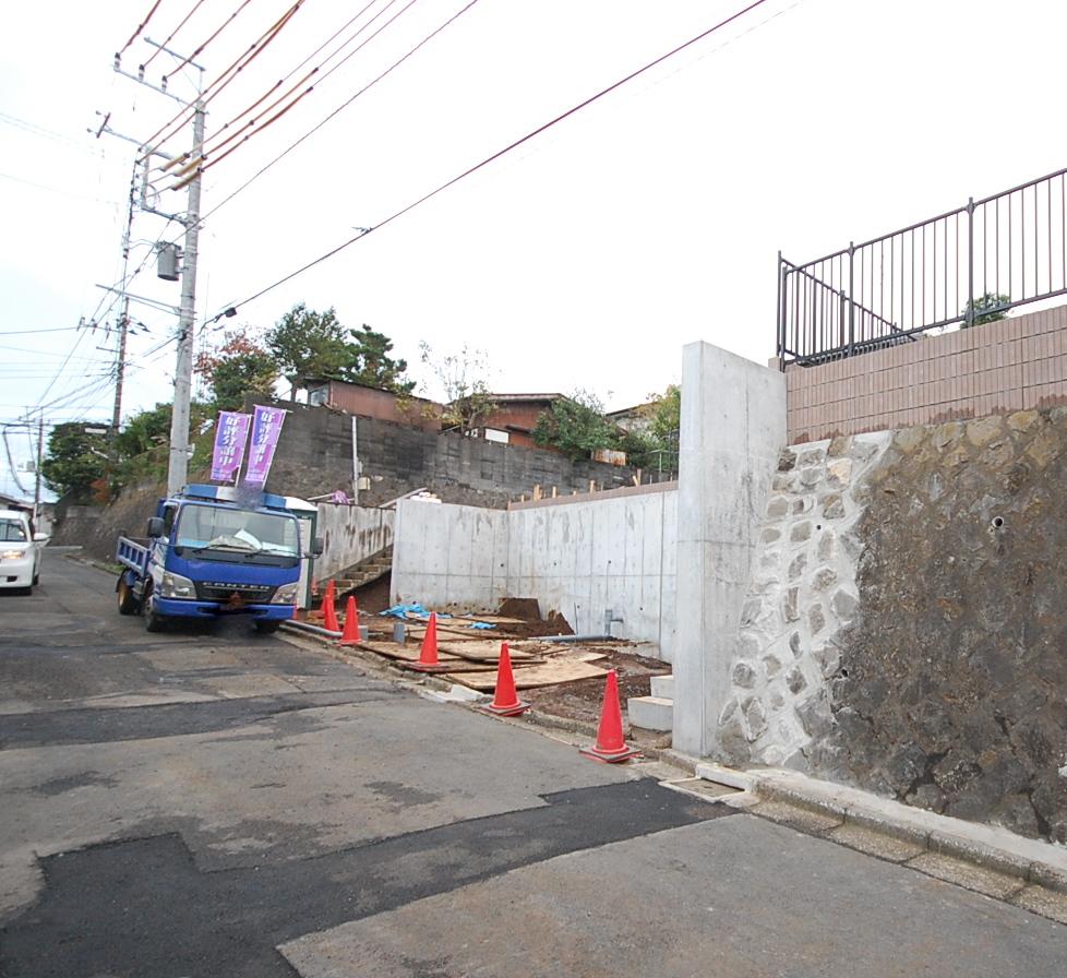 Local photos, including front road. Local (10 May 2013) Shooting