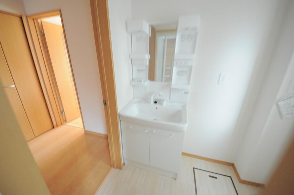 Wash basin, toilet. Indoor (September 2013) Shooting