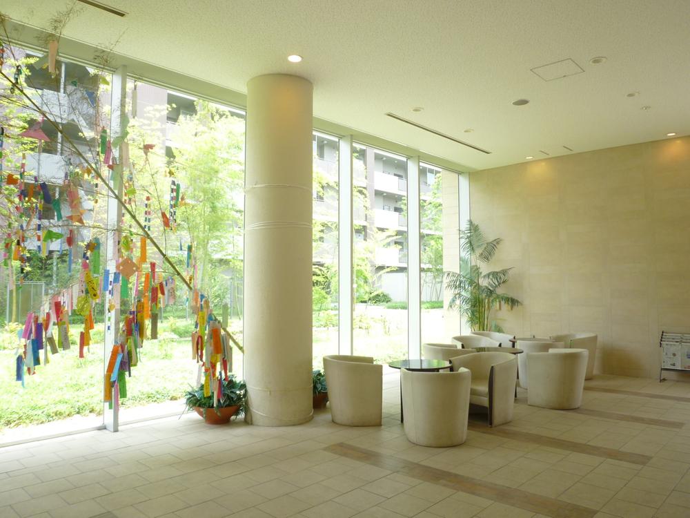 Entrance. Common areas