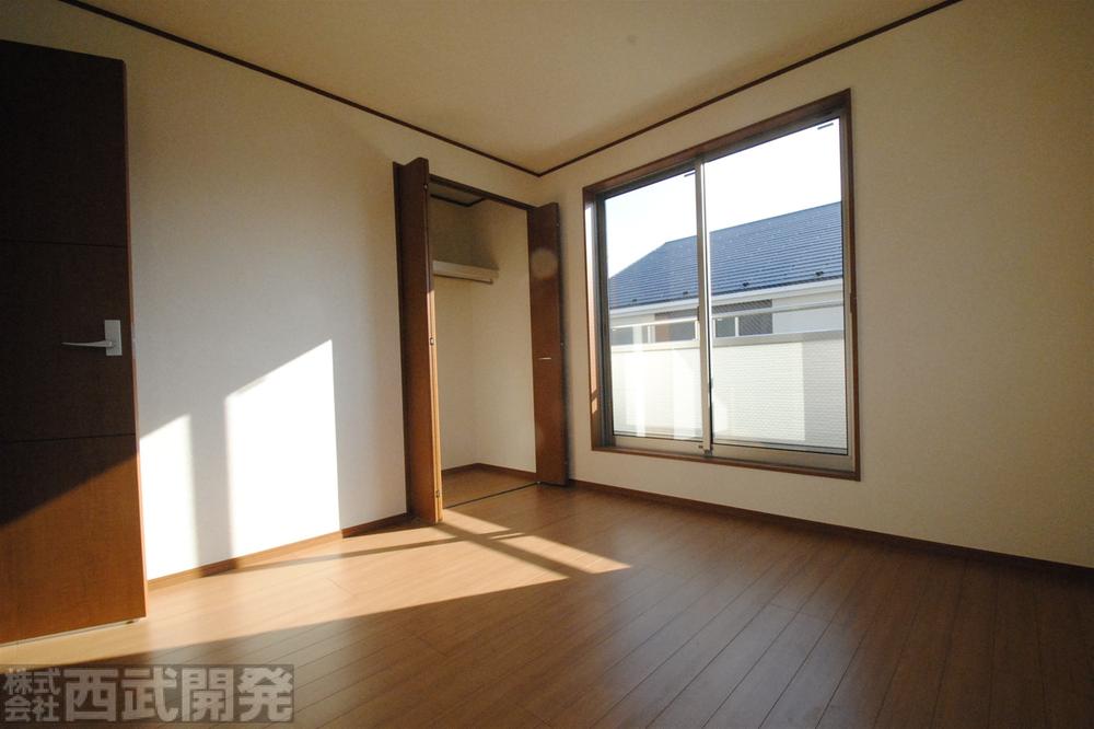 Non-living room. 1 Building