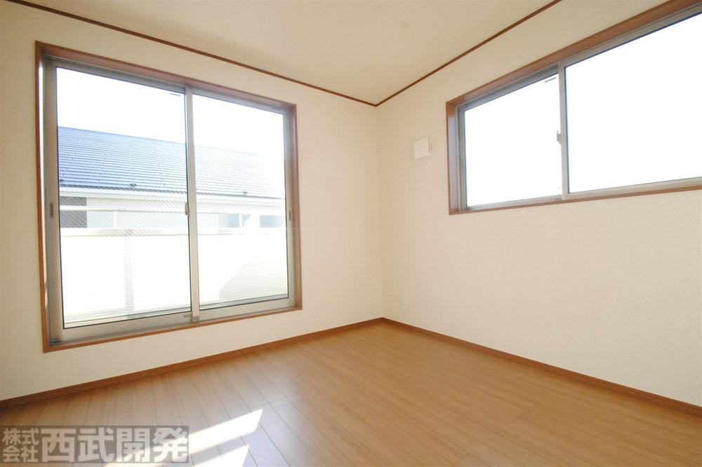 Non-living room. 1 Building