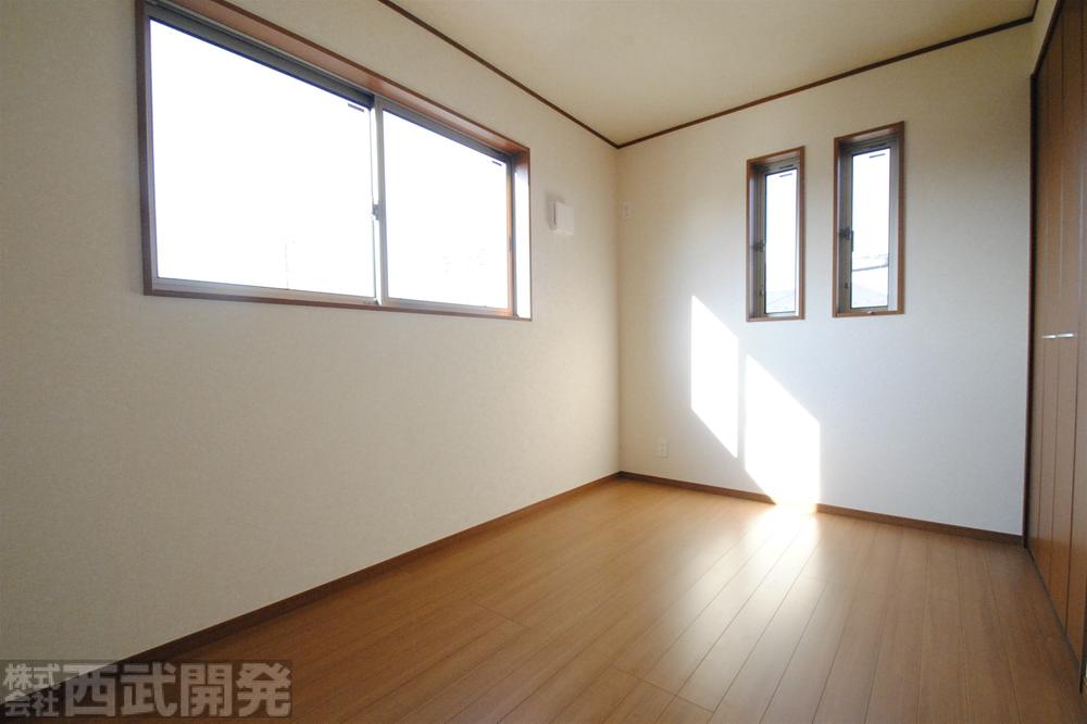 Non-living room. 1 Building