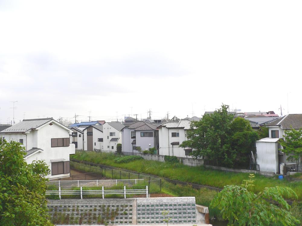 View photos from the dwelling unit. View from the site (July 2013) Shooting