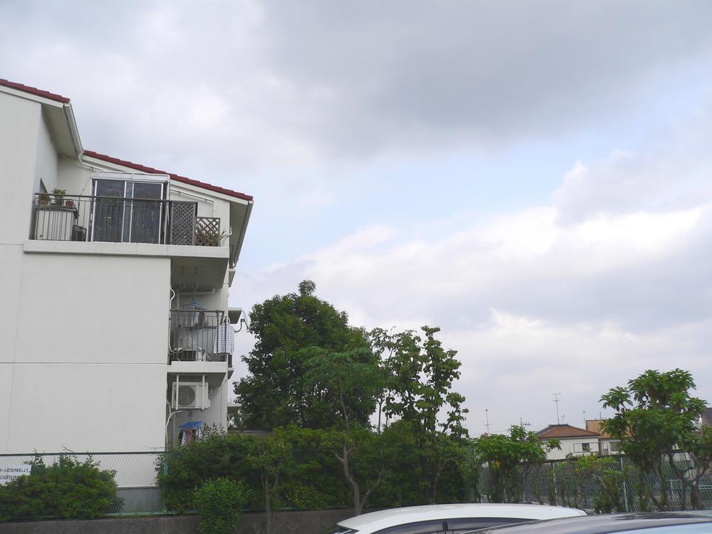 View photos from the dwelling unit. View from the site (July 2013) Shooting