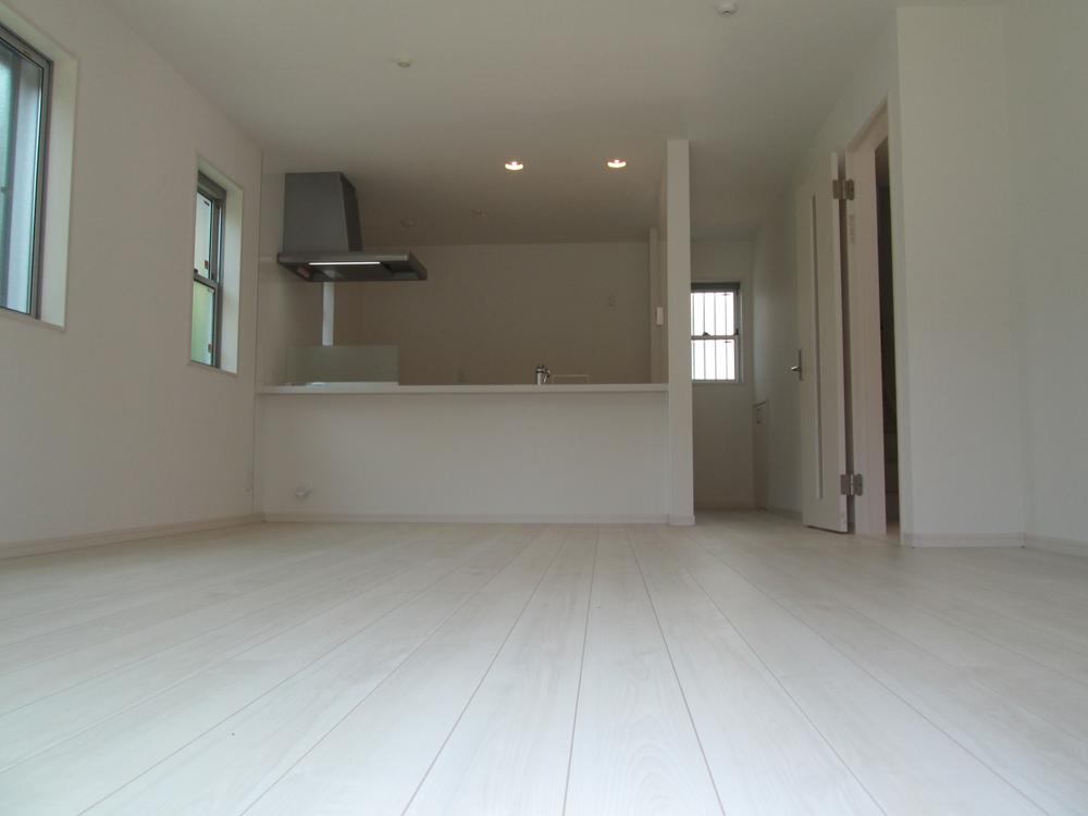 Same specifications photos (living). Seller construction cases