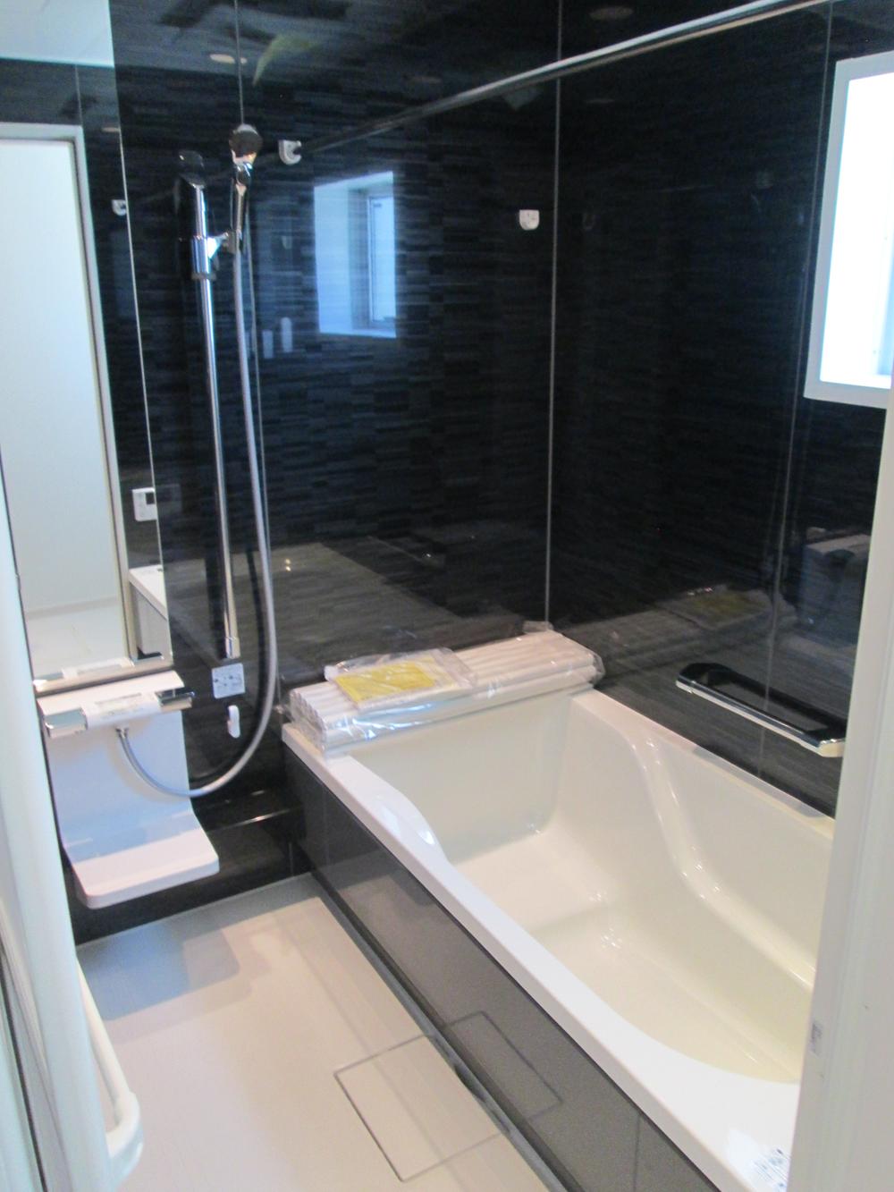 Same specifications photo (bathroom). Seller construction cases