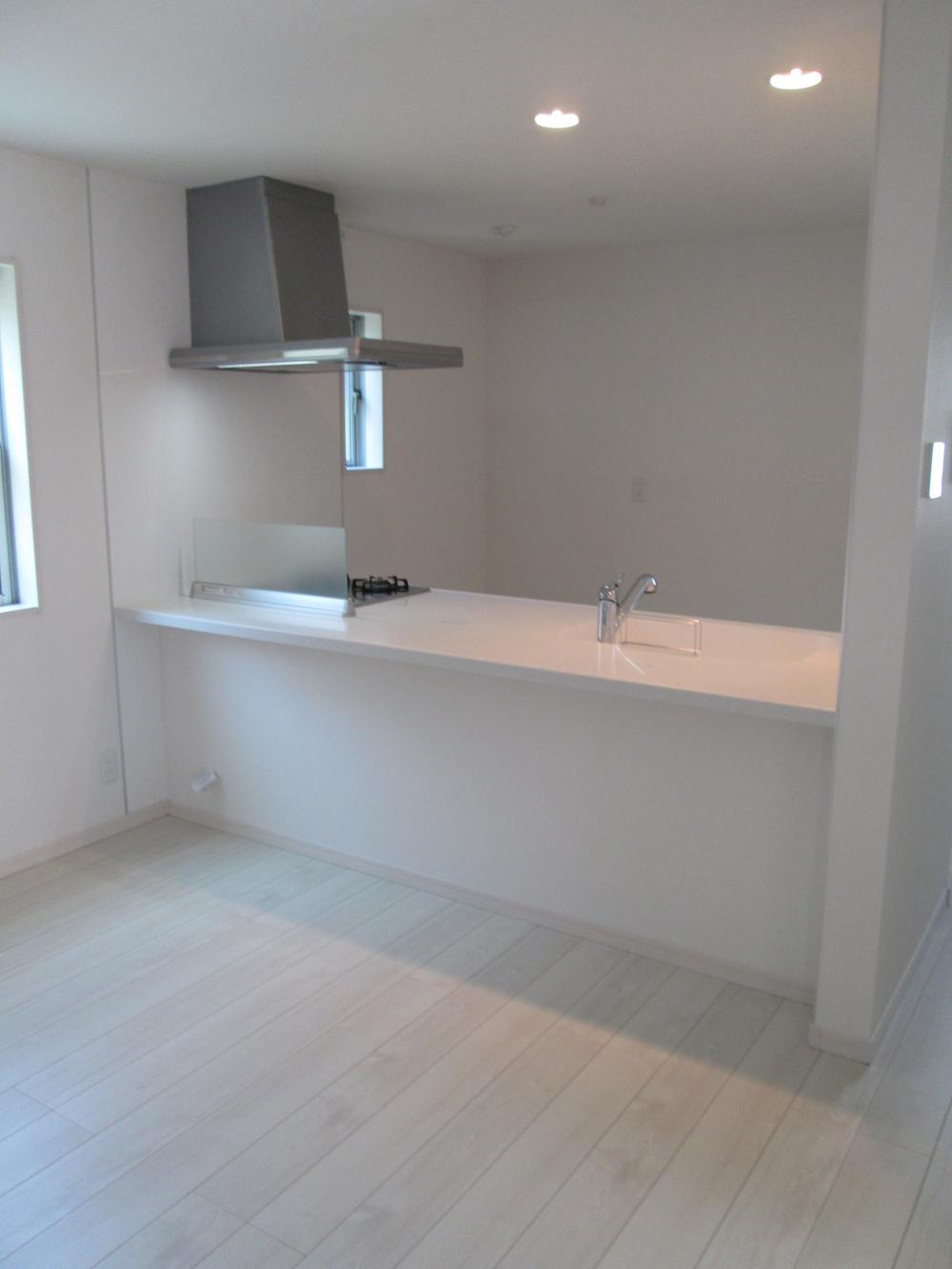 Same specifications photo (kitchen). Seller construction cases