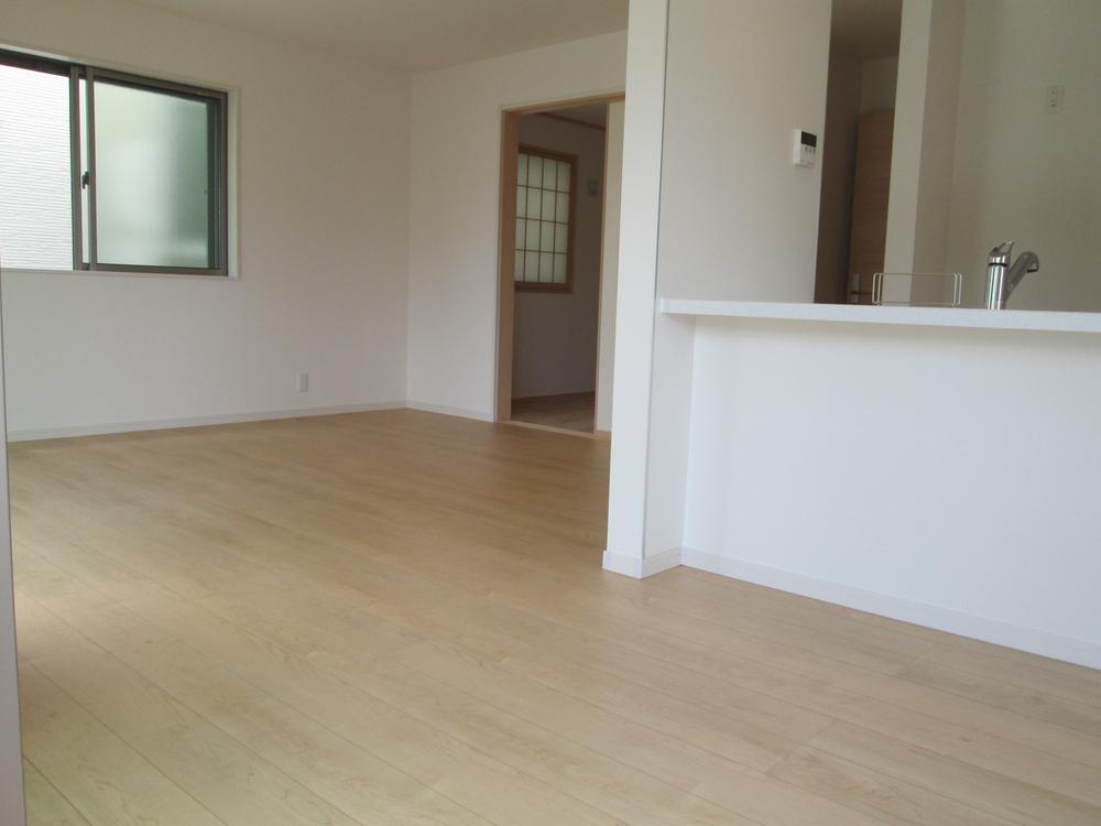 Same specifications photos (living). Seller construction cases