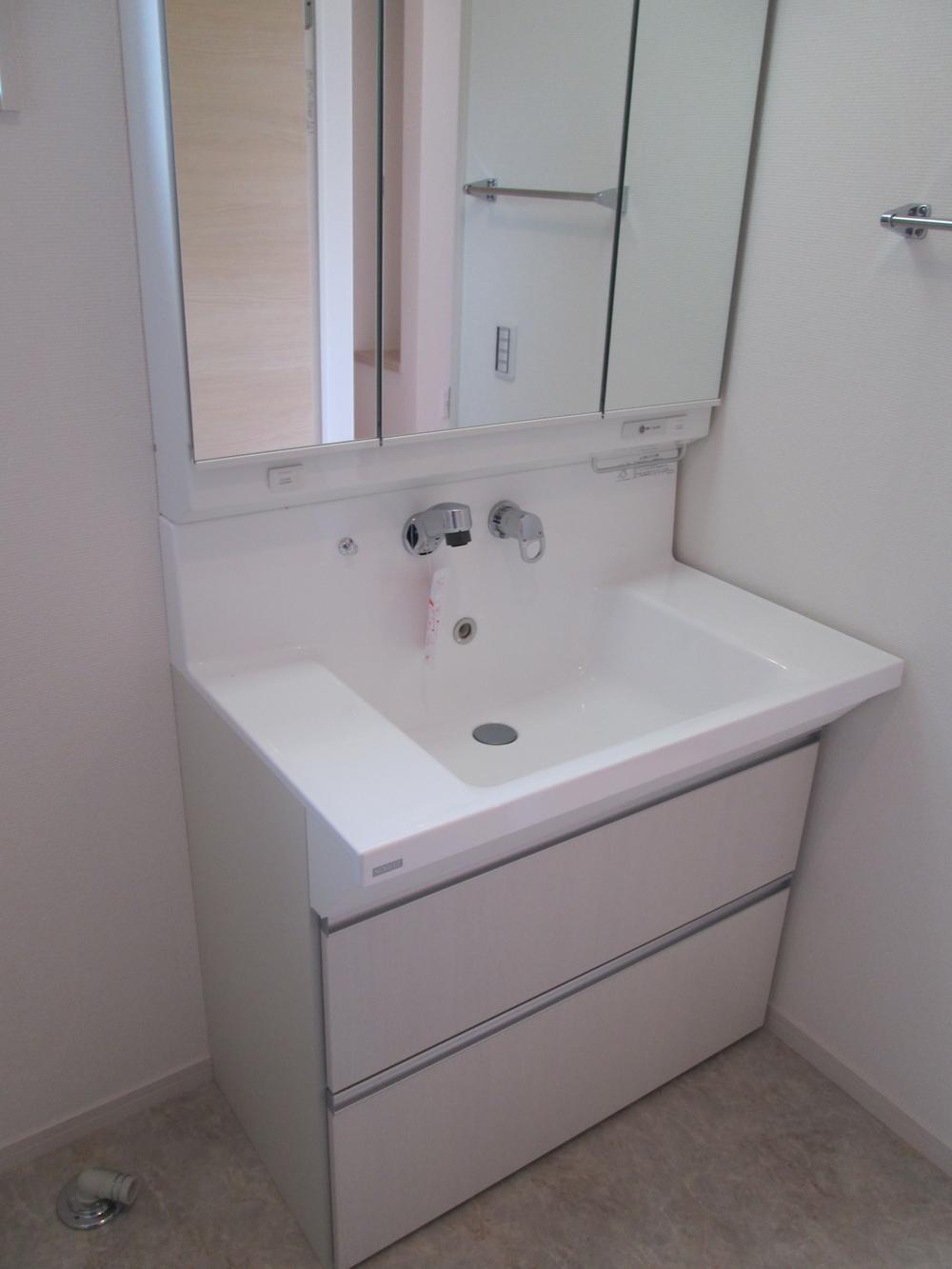 Wash basin, toilet. Seller construction cases