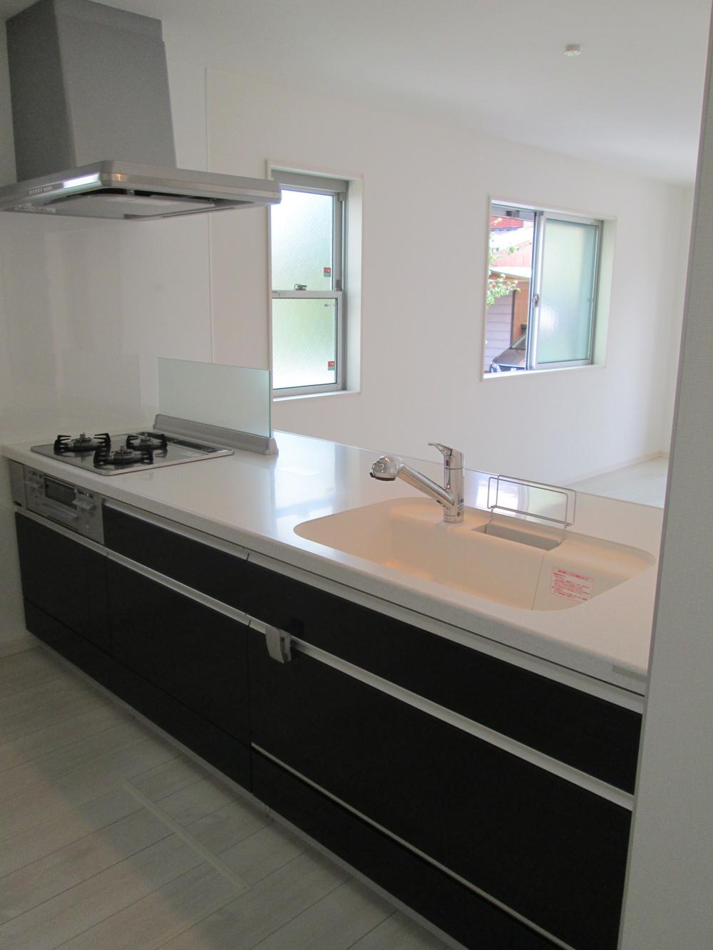 Same specifications photo (kitchen). Seller construction cases