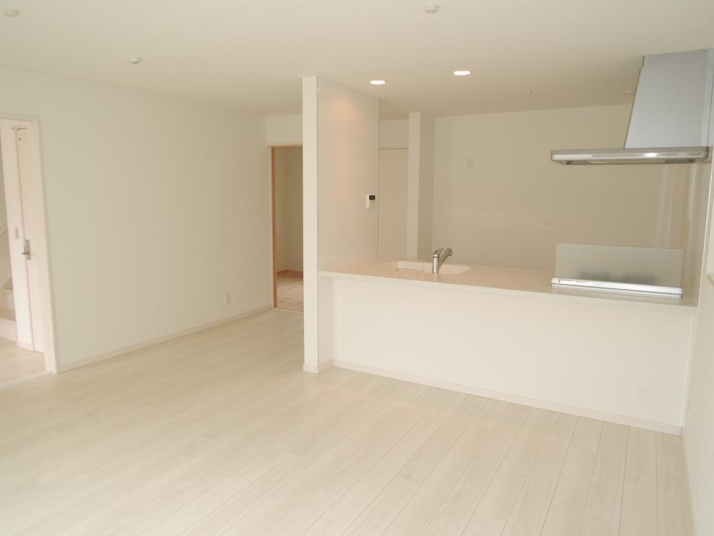 Same specifications photos (living). Living (same specifications) gas floor heating Yes