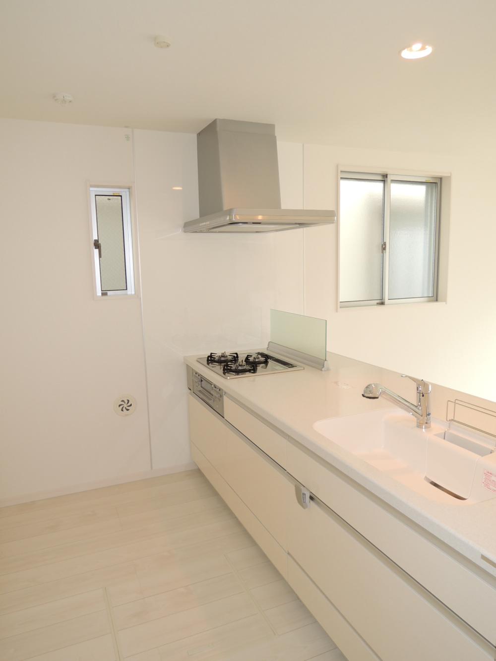 Same specifications photo (kitchen). Face-to-face kitchen (same specifications)