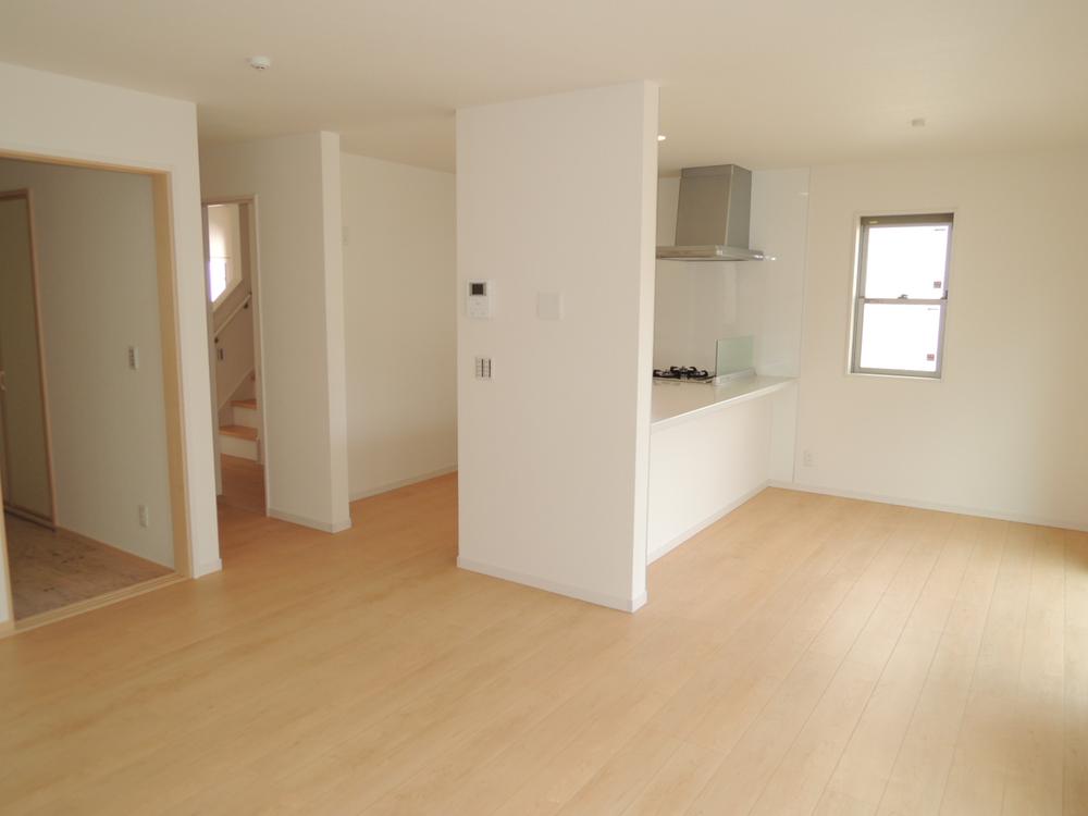 Same specifications photos (living). Living (same specifications) Gas floor heating Yes