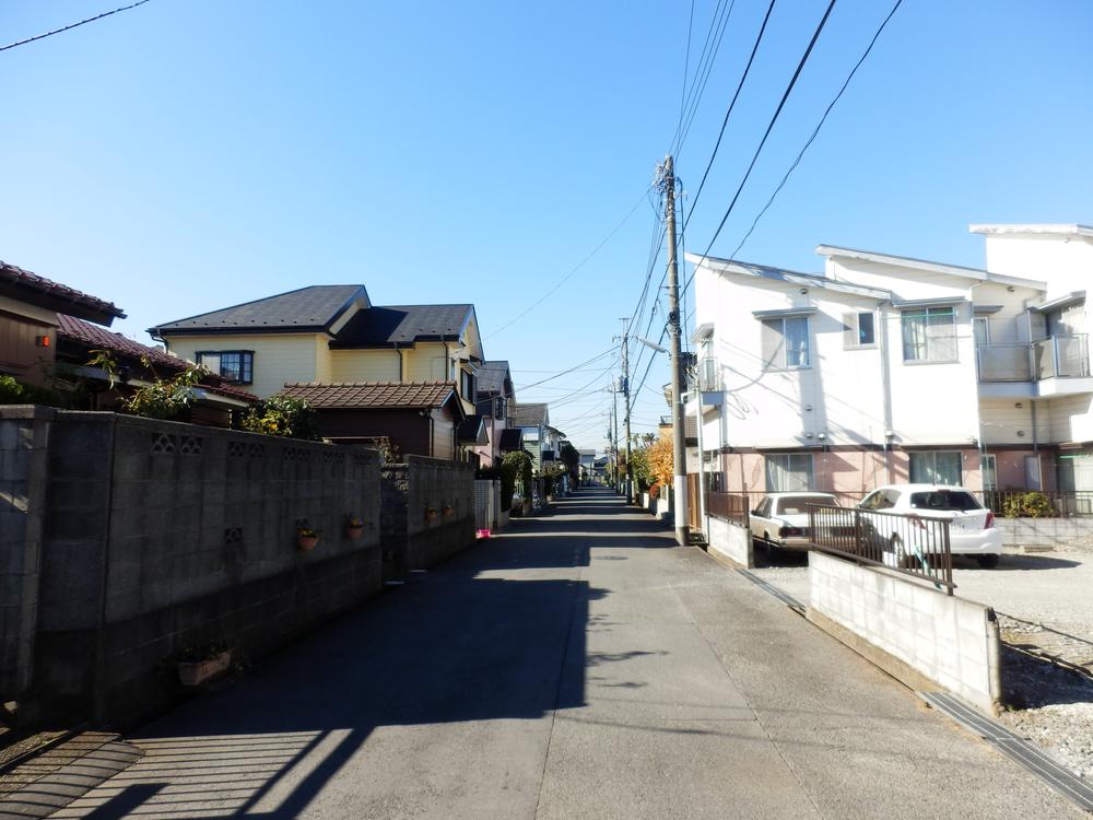 Local photos, including front road. Local (11 May 2013) Shooting